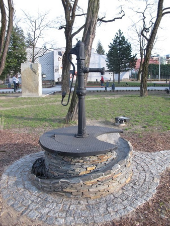 Pokrywa studni abisyńskiej z włazem