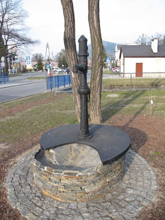 Pokrywa studni abisyńskiej z włazem